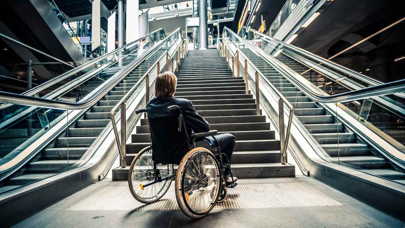 Berufsunfähigkeits-Vorsorge leistet regelmäßige Zahlungen, wenn Sie Ihren Beruf nicht mehr ausüben können. - iStock/cirano83 Berufsunfähigkeits-Vorsorge leistet regelmäßige Zahlungen, wenn Sie Ihren Beruf nicht mehr ausüben können. - iStock/cirano83